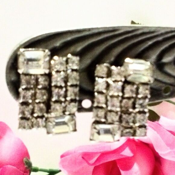 Vintage Mid Century Prong Set Clear Rhinestone Clip Earrings - Picture 2 of 6